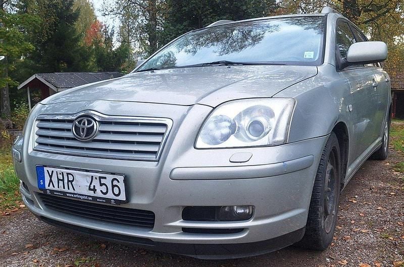 Grön Begagnad 2005 Toyota Avensis Kombi | 6 900 kr (Superpris) - Bild 1/2