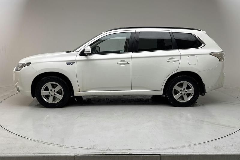Begagnad Mitsubishi Outlander 121 HK (88 kW) 2014 Vit SUV