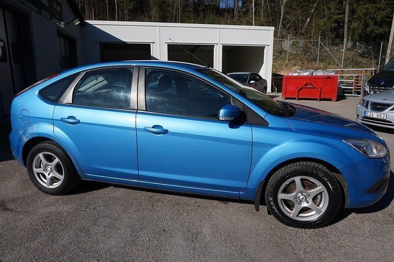Begagnad Ford Focus 125 HK (91 kW) 2008 Blå Halvkombi