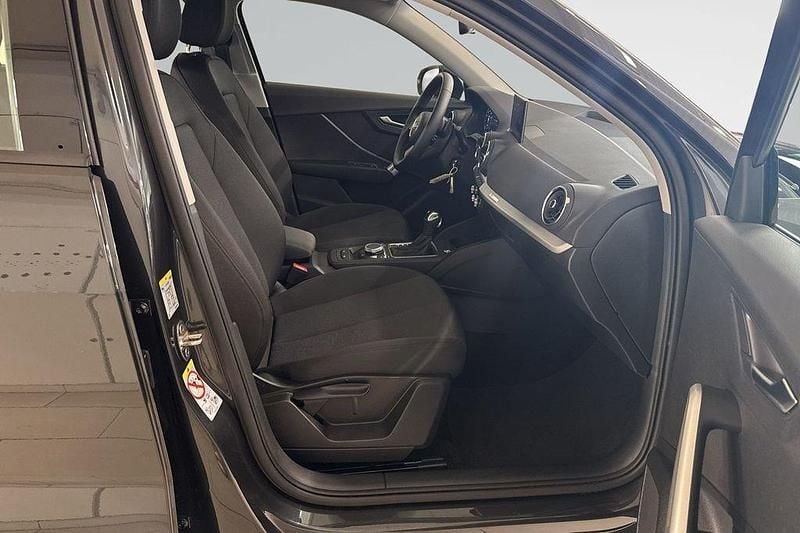 Manhattangrå metallic Begagnad 2023 Audi Q2 Proline SUV | 319 000 kr (Dyr) - Bild 1/4