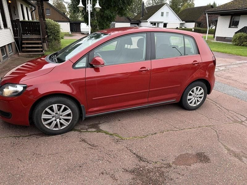 Röd Begagnad 2012 VW Golf VII Halvkombi | 85 000 kr (Superpris) - Bild 1/4