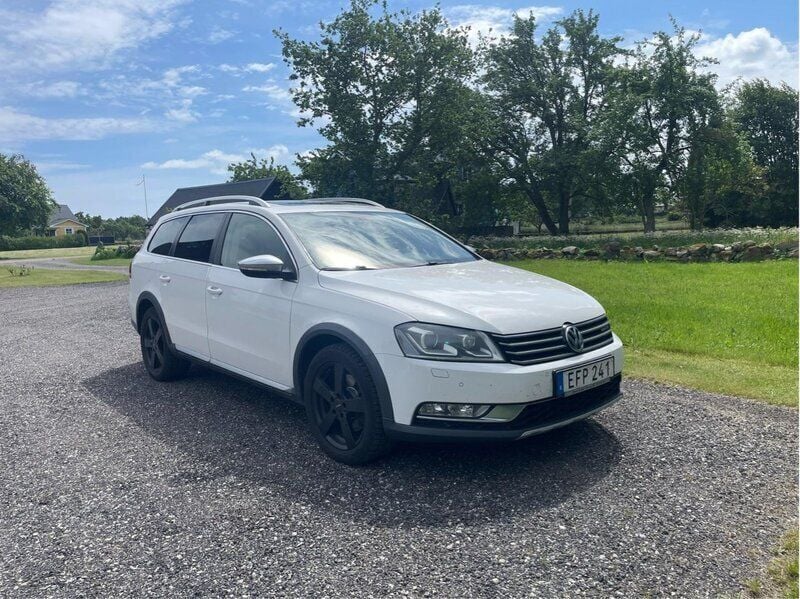 Vit Begagnad 2014 VW Passat Alltrack Kombi | 112 000 kr (Marknadspris) - Bild 1/4