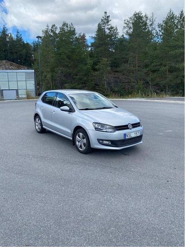 Silver Begagnad 2010 VW Polo Halvkombi | 55 000 kr (Marknadspris) - Bild 1/4