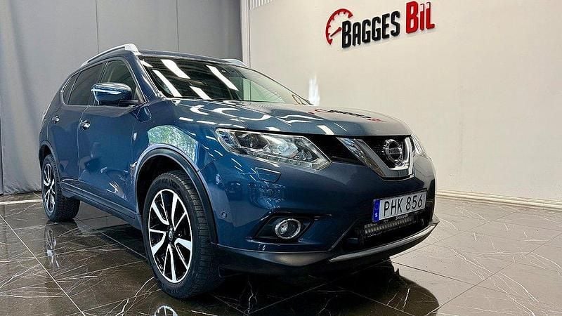 Mörkblå (blå) Begagnad 2017 Nissan X-Trail Tekna SUV | 159 900 kr (Bra pris) - Bild 1/4