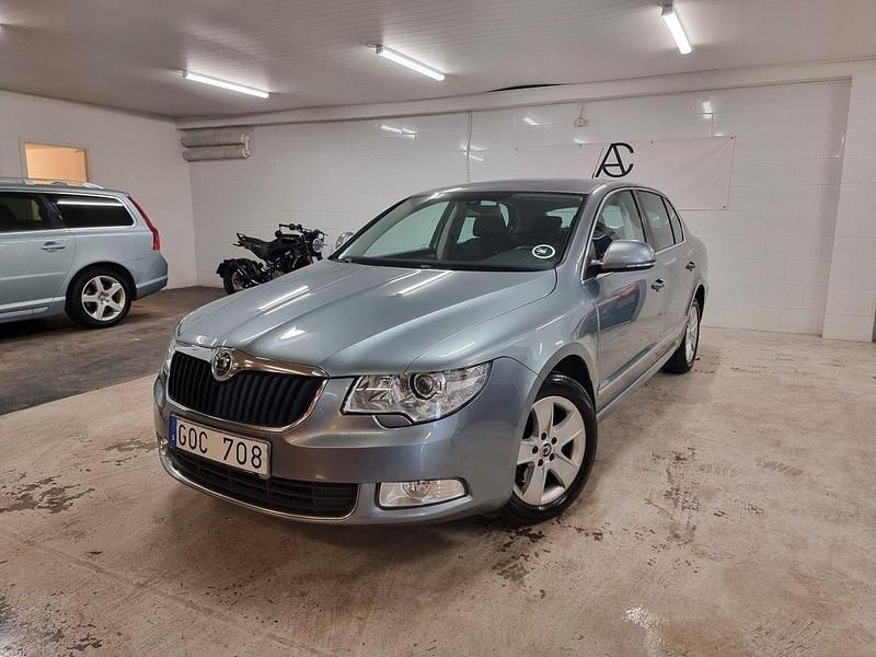 Silver Begagnad 2009 Skoda Superb Elegance Halvkombi | 49 900 kr (Lite dyr) - Bild 1/4