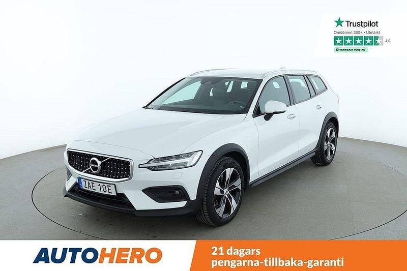 Vit Begagnad 2019 Volvo V60 CC Momentum Kombi | 280 000 kr (Dyr) - Bild 1/4