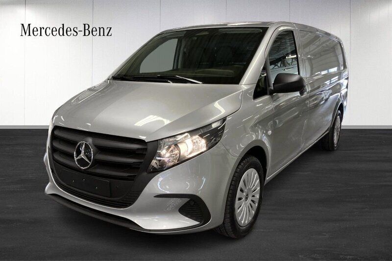 Silver Ny 2024 Mercedes Vito Minibuss | 524 875 kr (Dyr) - Bild 1/4
