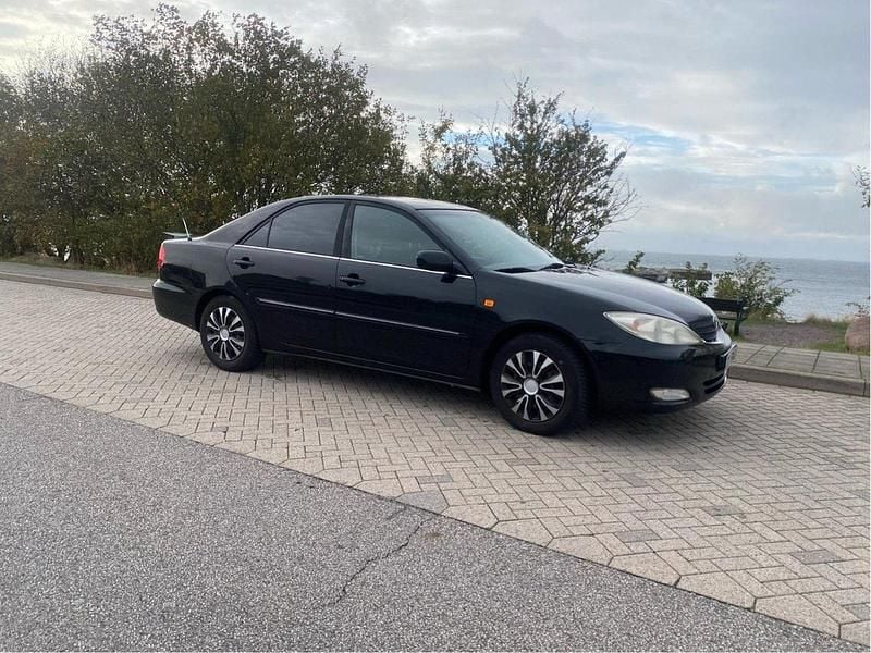 Svart Begagnad 2003 Toyota Camry Sedan | 29 900 kr (Dyr) - Bild 1/4