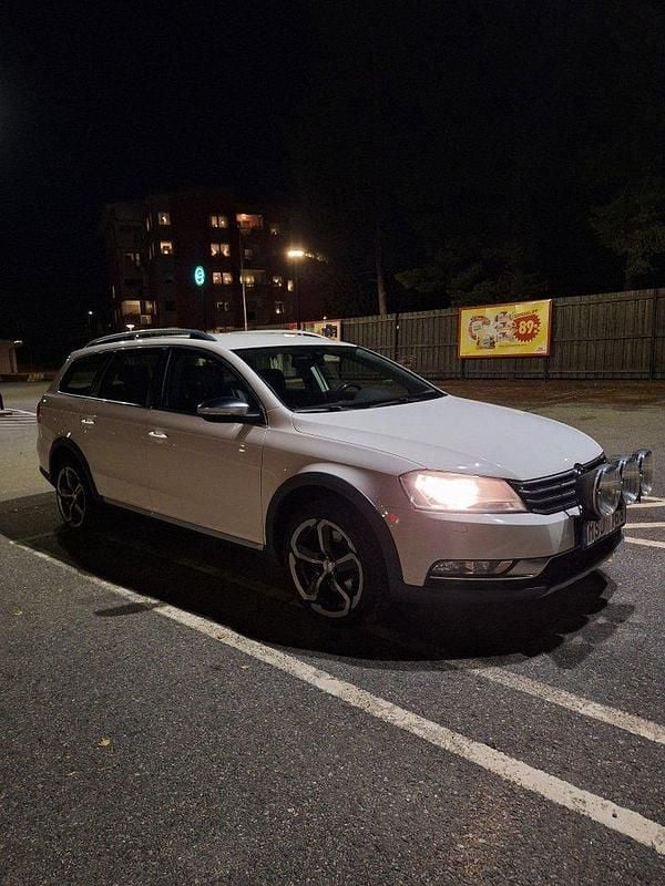 Vit Begagnad 2012 VW Passat Alltrack Kombi | 85 000 kr (Bra pris) - Bild 1/4