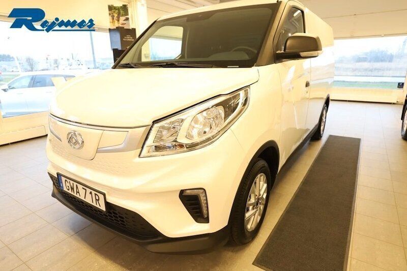 Vit (vit solid) Begagnad 2023 Maxus eDeliver 3 Van | 369 900 kr - Bild 1/4