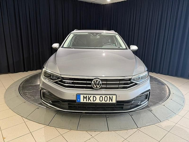 Begagnad VW Passat Executive 218 HK (160 kW) 2022 Silver (silver metallic) Kombi