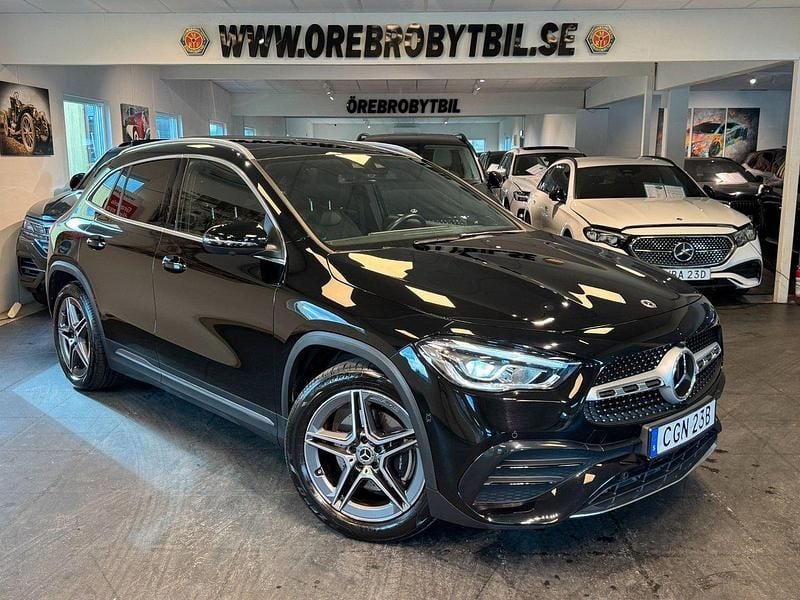 Svart Begagnad 2022 Mercedes GLA200 AMG SUV | 399 900 kr (Marknadspris) - Bild 1/4
