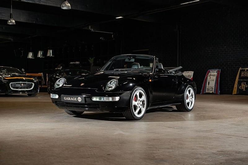 Begagnad Porsche 911 Carrera 286 HK (210 kW) 1997 Svart Cab