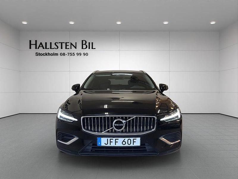 Begagnad Volvo V60 Inscription 253 HK (186 kW) 2020 Svart Kombi