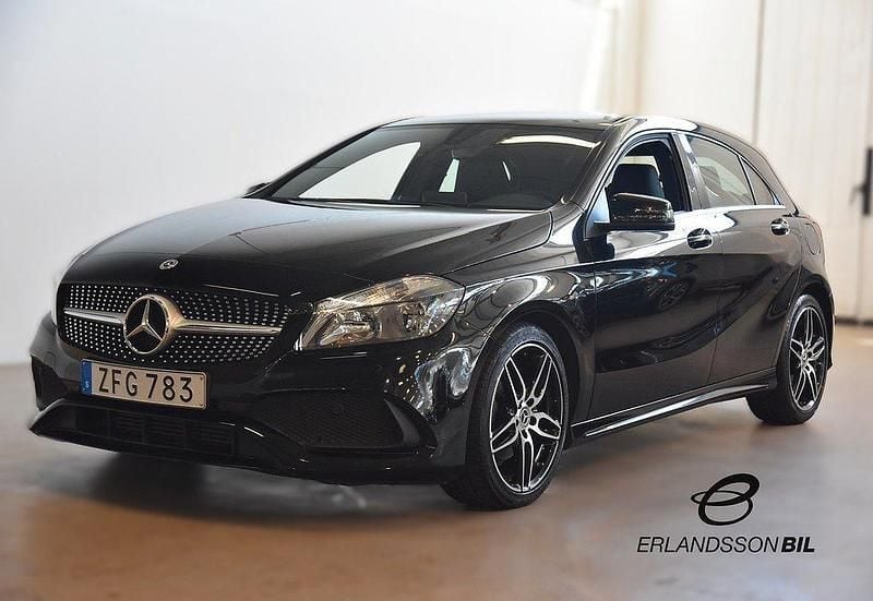 Svart Begagnad 2018 Mercedes A180 Style Halvkombi | 187 900 kr (Marknadspris) - Bild 1/4