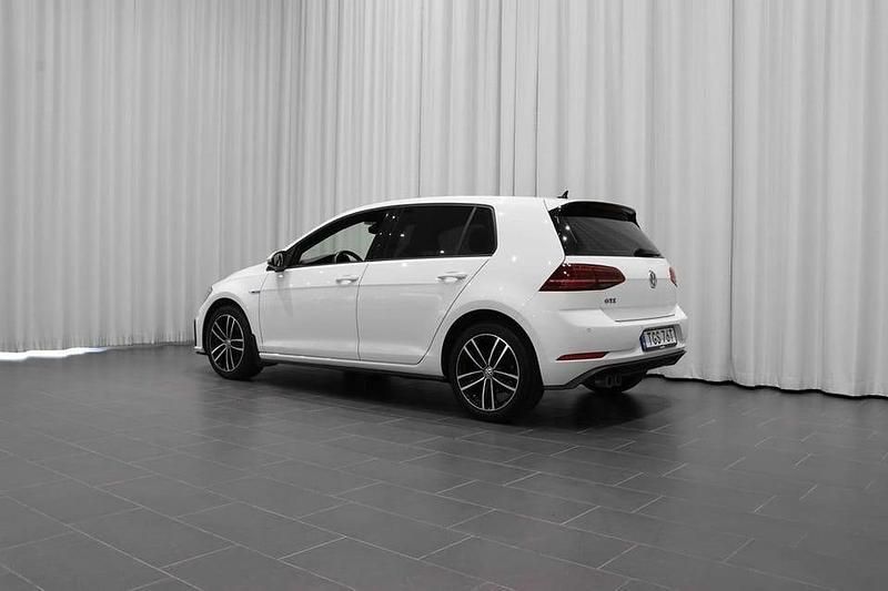 Begagnad VW Golf VII GTE 150 HK (110 kW) 2020 Pure white Kombi