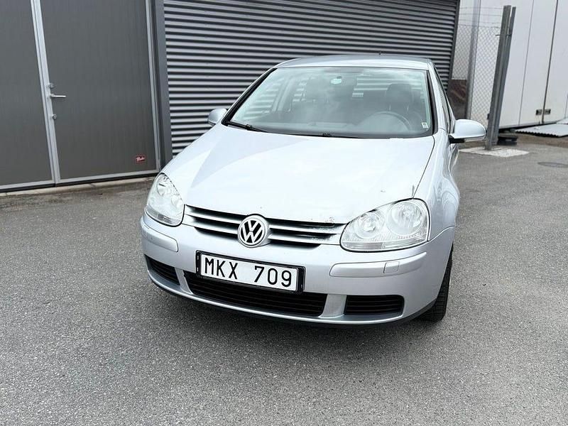 Silver Begagnad 2007 VW Golf V Trendline Halvkombi | 25 900 kr (Marknadspris) - Bild 1/4