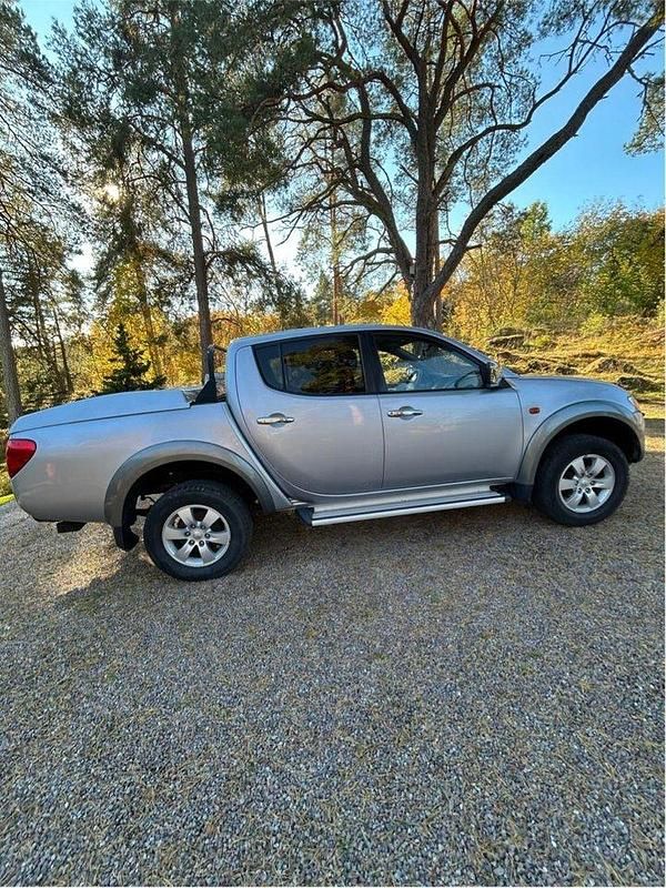 Silver Begagnad 2007 Mitsubishi L200 Pickup | 80 000 kr (Superpris) - Bild 1/4