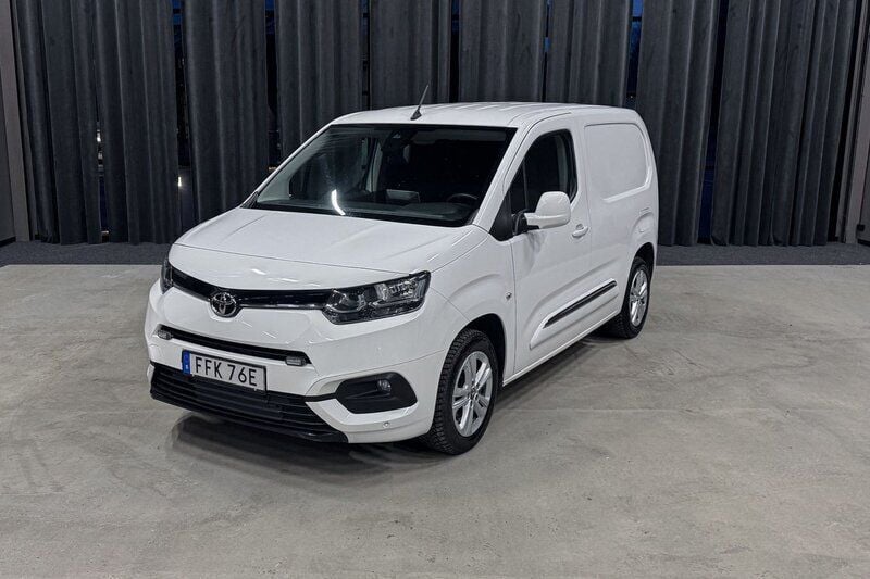 Vit Begagnad 2021 Toyota Proace City Van | 159 900 kr (Marknadspris) - Bild 1/4