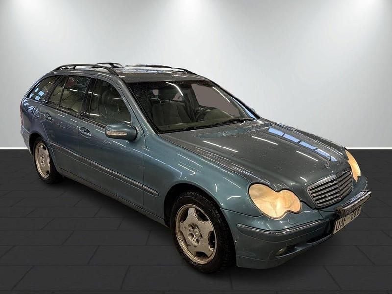Begagnad Mercedes C180 Elegance 143 HK (105 kW) 2003 Blå