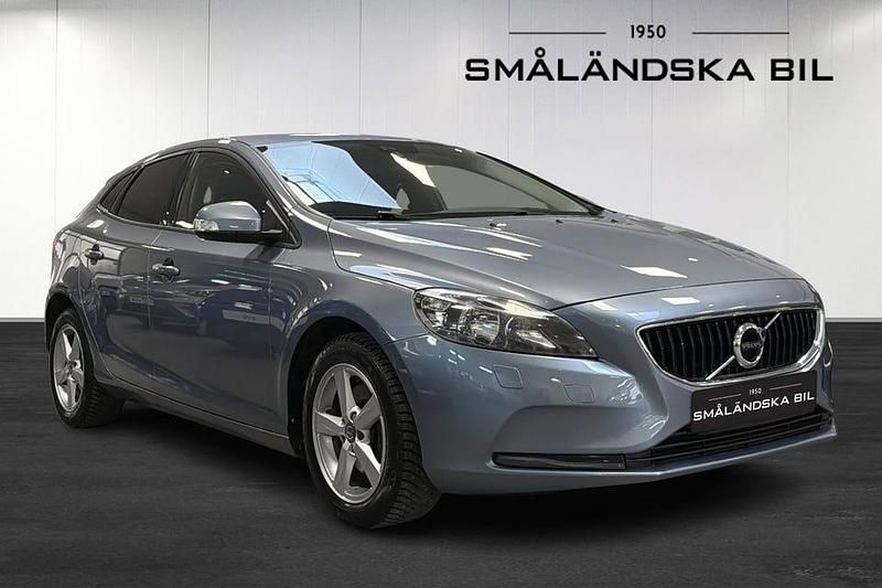 Begagnad Volvo V40 Kinetic 122 HK (89 kW) 2016 Ljusblå Halvkombi