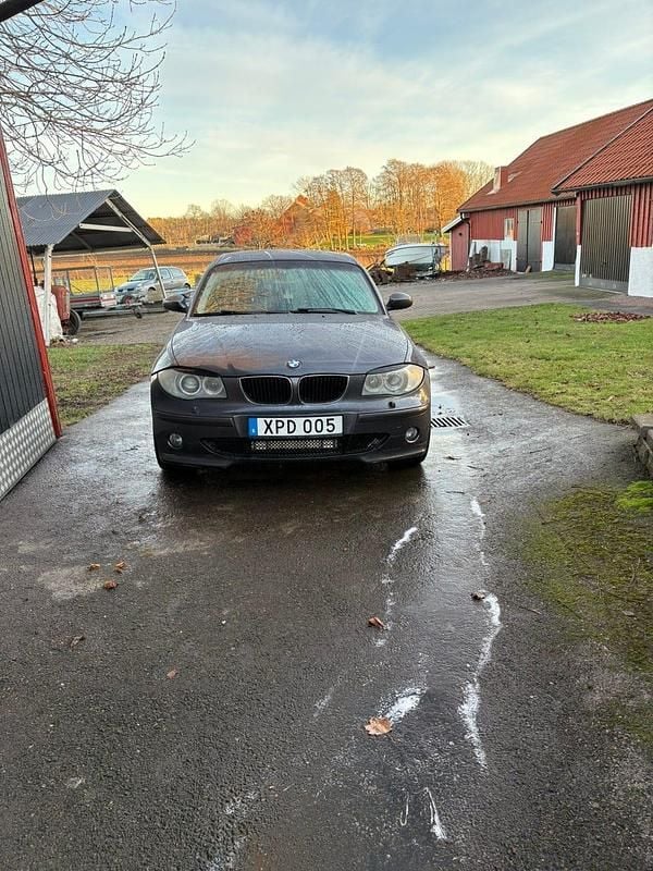 Begagnad BMW 120 150 HK (110 kW) 2006 Halvkombi