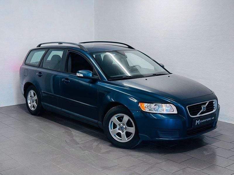 Blå Begagnad 2008 Volvo V50 Kinetic Kombi | 44 900 kr (Marknadspris) - Bild 1/4