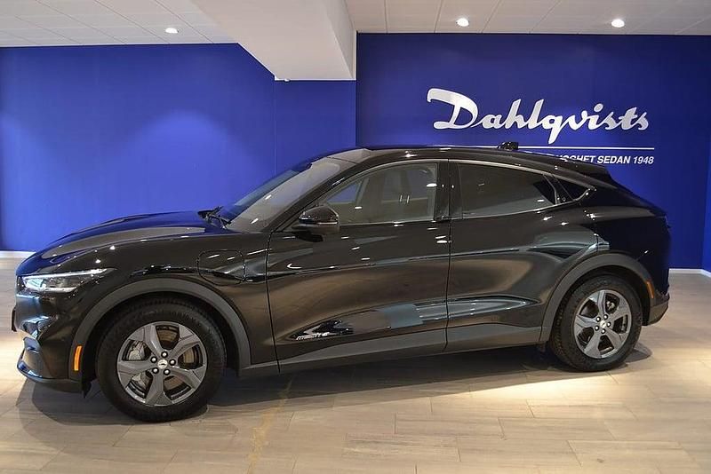 Begagnad Ford Mustang Mach-E Standard Range 221 kW (301 HK) 2022 Svart SUV