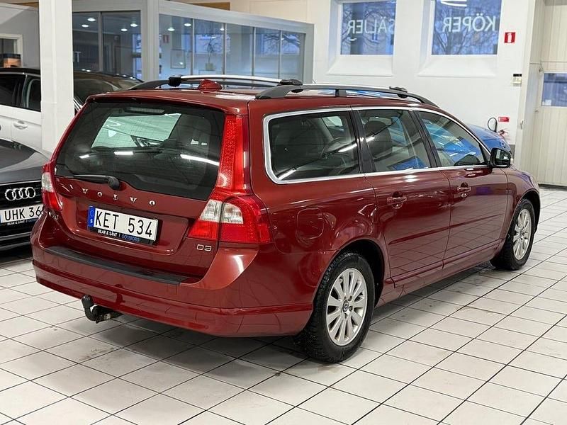 Begagnad Volvo V70 Momentum 163 HK (119 kW) 2011 Röd Kombi