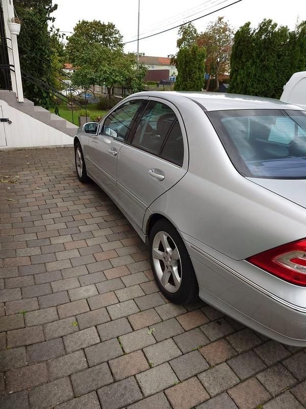 Begagnad Mercedes C200 163 HK (119 kW) 2006