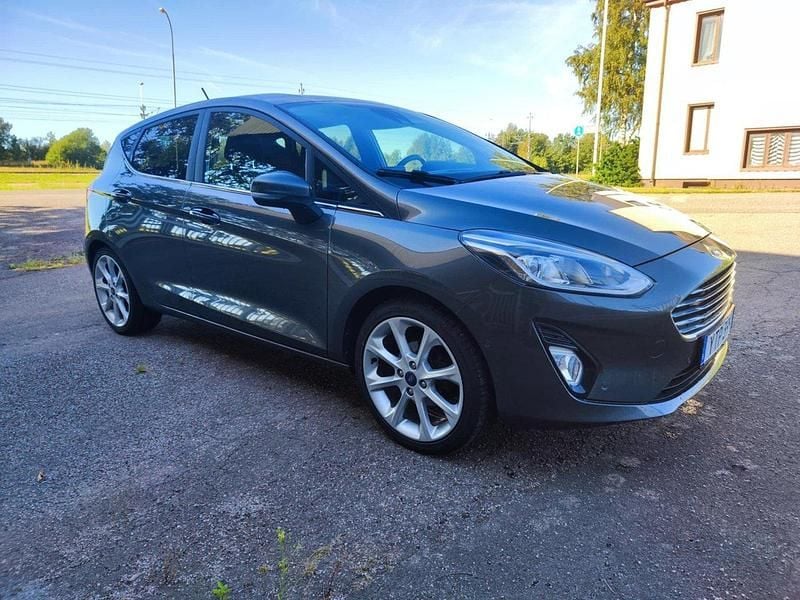 Begagnad 2017 Ford Fiesta Halvkombi | 99 900 kr - Bild 1/4