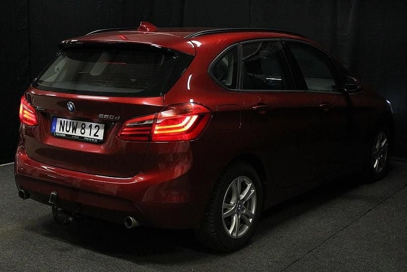 Begagnad BMW 220 190 HK (139 kW) 2015 Röd Minibuss