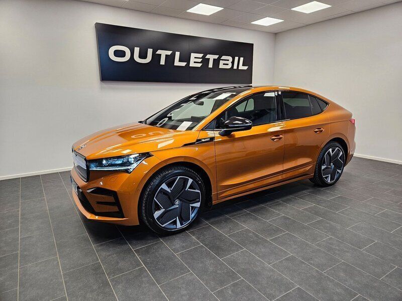 Svart Begagnad 2022 Skoda Enyaq iV SportLine SUV | 419 000 kr - Bild 1/4