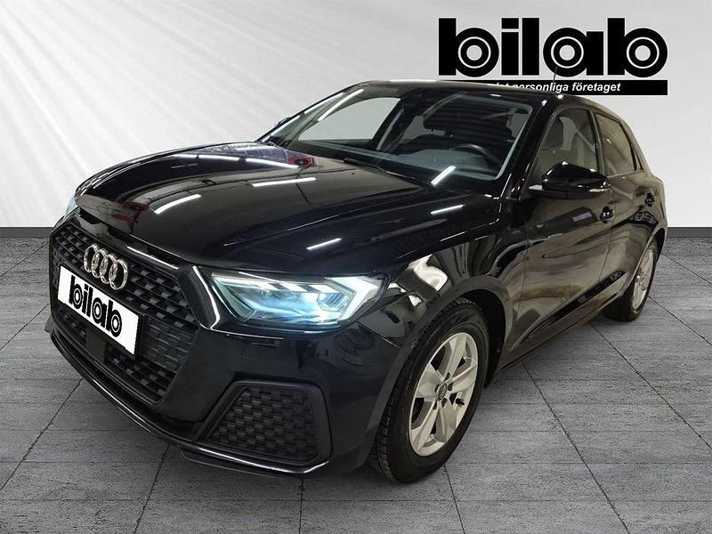 Svart Begagnad 2021 Audi A1 Sportback Proline Halvkombi | 199 000 kr (Marknadspris) - Bild 1/4