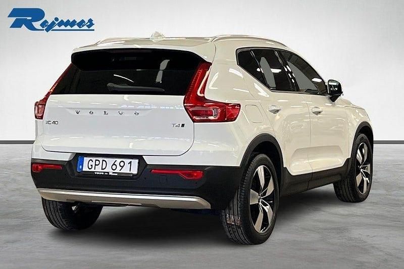 Begagnad Volvo XC40 Momentum 190 HK (139 kW) 2018 Vit SUV