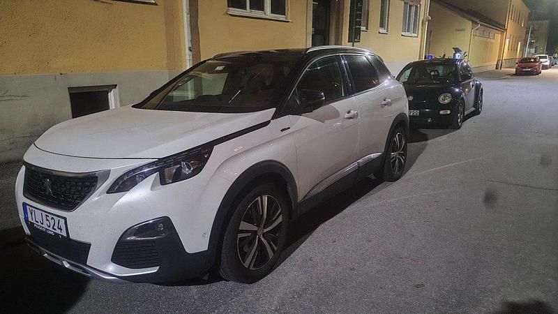 Vit Begagnad 2018 Peugeot 3008 GTi SUV | 179 000 kr (Marknadspris) - Bild 1/4