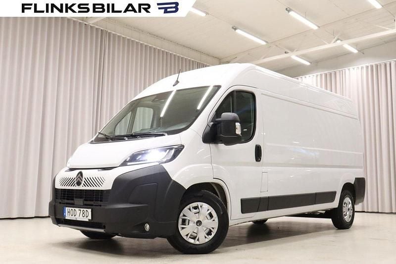 Vit Begagnad 2024 Citroën Jumper Minibuss | 419 900 kr (Marknadspris) - Bild 1/4