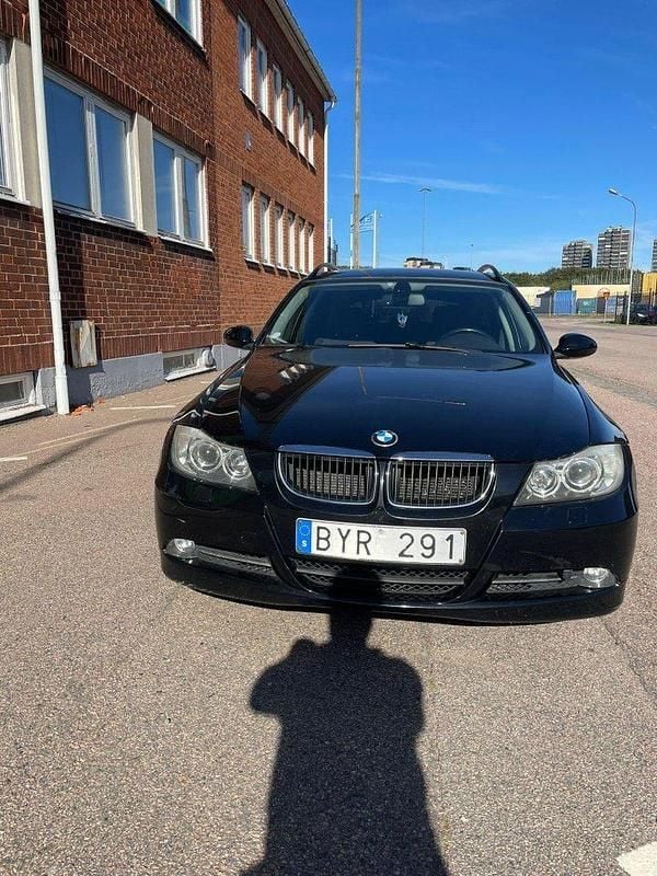 Svart Begagnad 2006 BMW 320 Advantage Kombi | 49 900 kr (Bra pris) - Bild 1/4