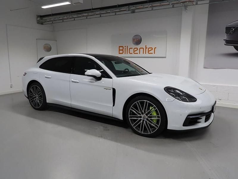 Begagnad Porsche Panamera Sport Turismo 330 HK (242 kW) 2019 Vit Kombi