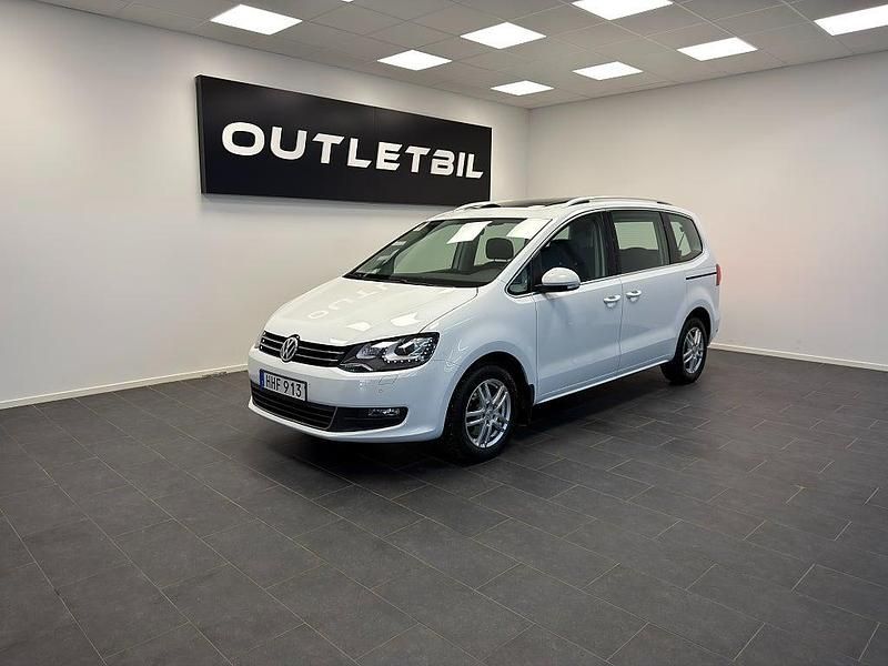 Vit Begagnad 2017 VW Sharan Minibuss | 239 900 kr (Bra pris) - Bild 1/4
