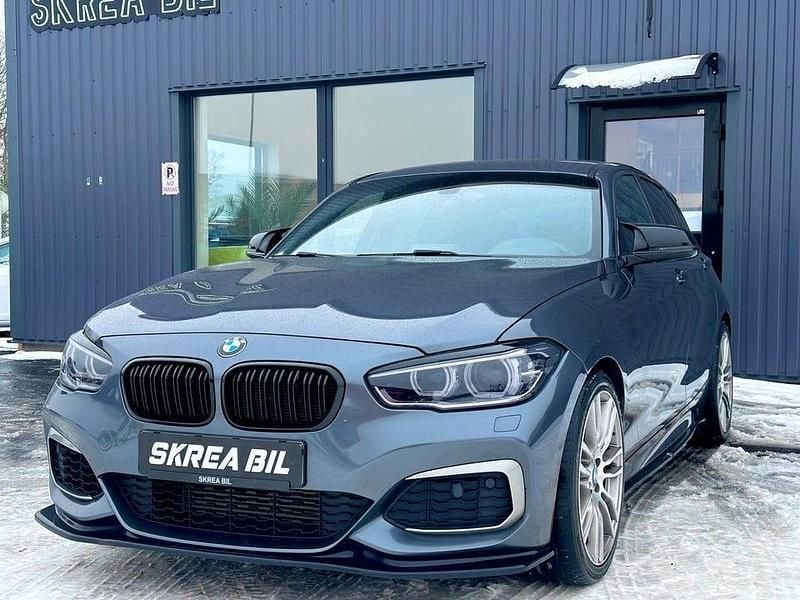 Begagnad BMW M135 330 HK (242 kW) 2016 Grå Halvkombi