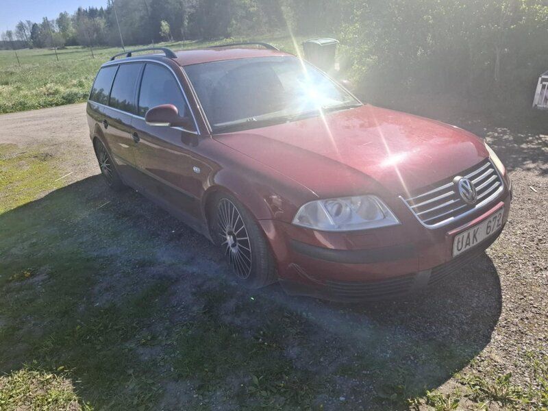 Röd Begagnad 2003 VW Passat Trendline Kombi | 15 000 kr - Bild 1/1