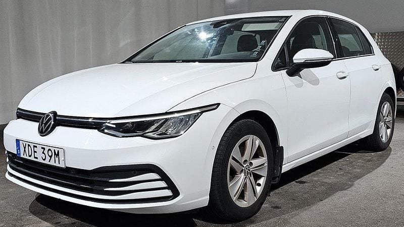 Vit Begagnad 2020 VW Golf VIII Halvkombi | 169 900 kr (Superpris) - Bild 1/4