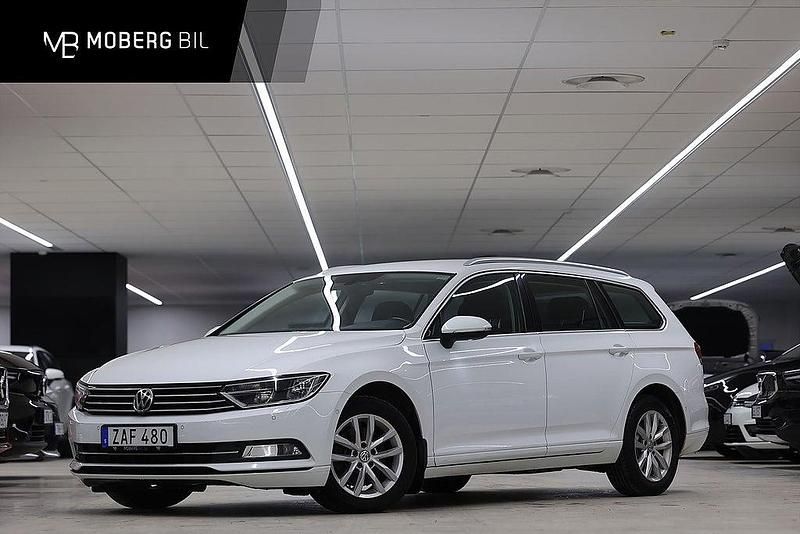 Vit Begagnad 2017 VW Passat Kombi | 159 900 kr (Marknadspris) - Bild 1/3