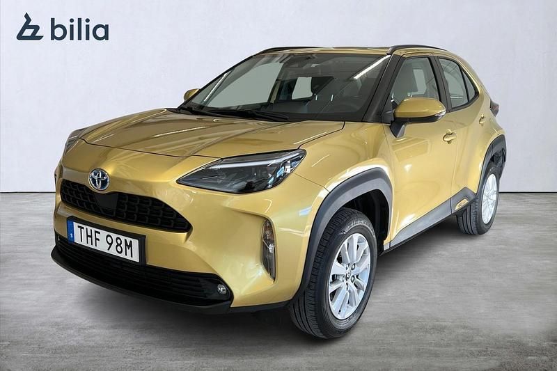 Begagnad Toyota Yaris Hybrid Active 117 HK (86 kW) 2023 Gul