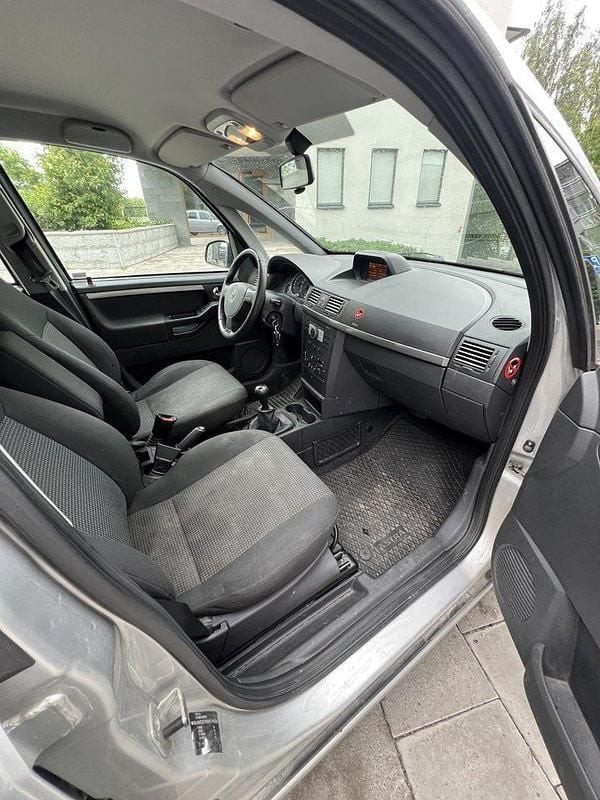 Grå Begagnad 2009 Opel Meriva Minibuss | 10 000 kr (Superpris) - Bild 1/4