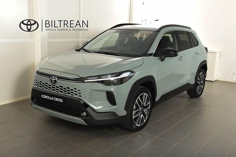 Grön Ny 2025 Toyota Corolla Cross SUV | 397 500 kr (Marknadspris) - Bild 1/4