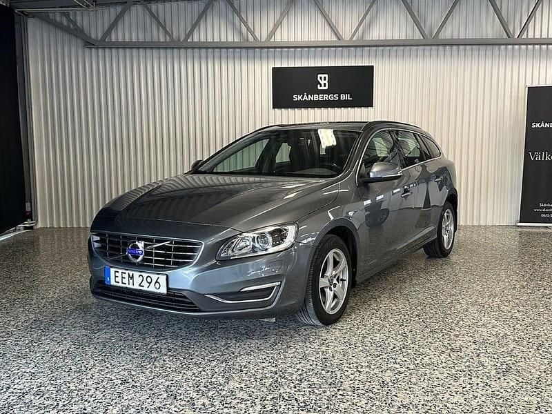 Grå Begagnad 2018 Volvo V60 Momentum Kombi | 174 800 kr (Superpris) - Bild 1/4