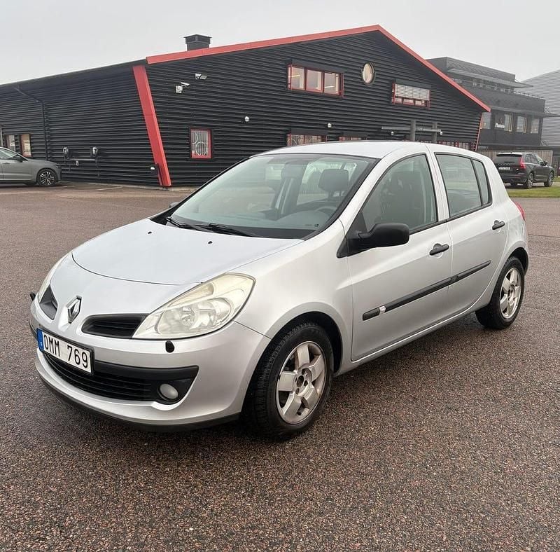 Begagnad 2007 Renault Clio III Halvkombi | 21 900 kr - Bild 1/4
