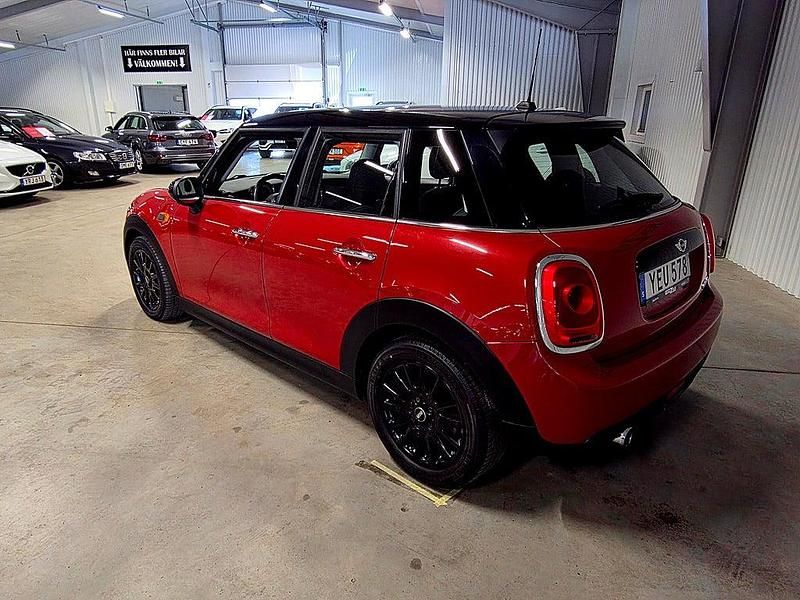 Begagnad Mini Cooper Pepper 136 HK (100 kW) 2016 Röd Halvkombi